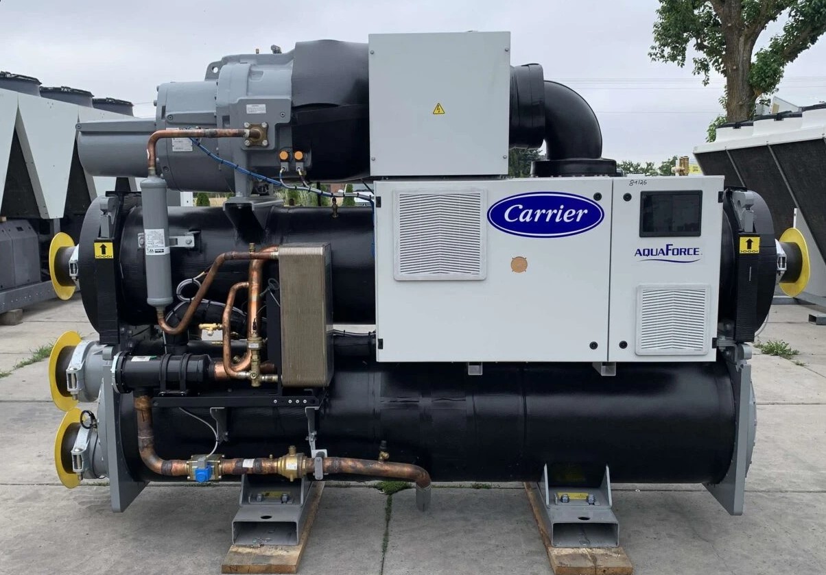 Καινούριος Υδρόψυκτος ψύκτης Carrier 829kw (12/7-35°C) ψύξη
