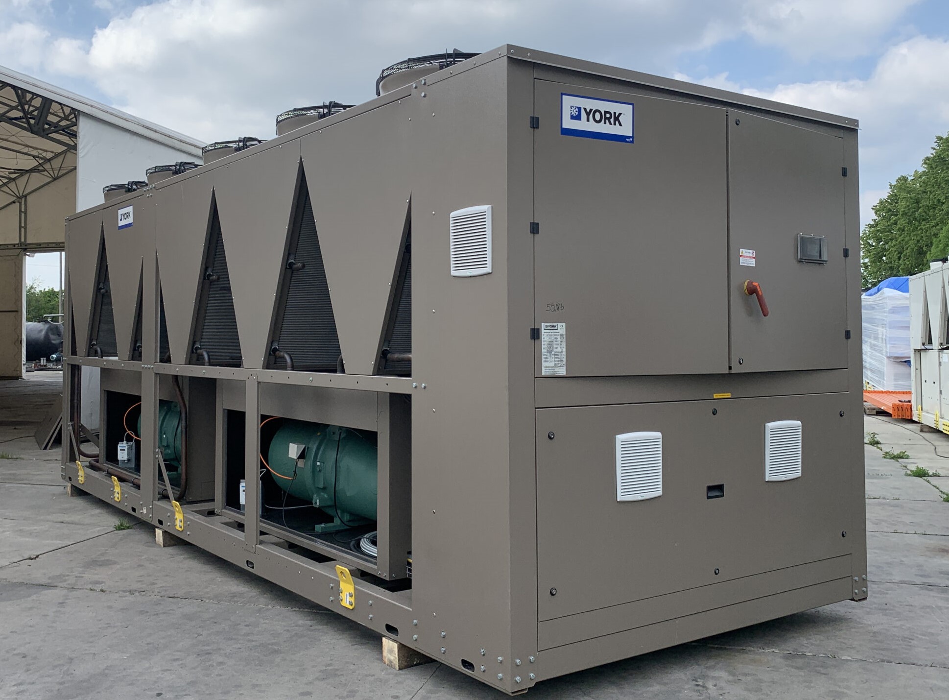 Καινούριος αερόψυκτος ψύκτης York 535kw (12/7-35°C) 